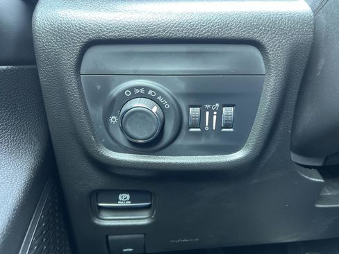 Used 2023 Jeep Grand Cherokee L Laredo image 23