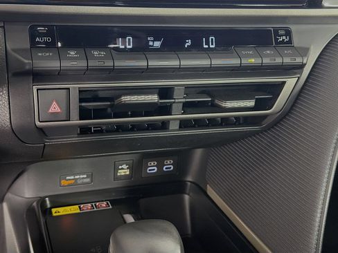Used 2025 Toyota Camry SE FWD image 20