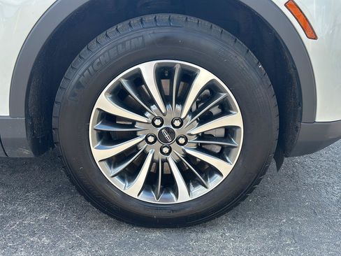 Used 2023 Lincoln Nautilus AWD w/ Premium Package image 9