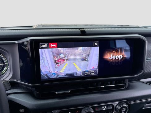 Used 2024 Jeep Wrangler Unlimited Rubicon 4xe image 18