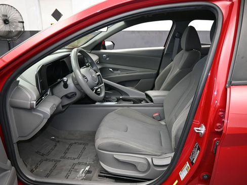 Used 2022 Hyundai Elantra SE w/ Cargo Package image 11