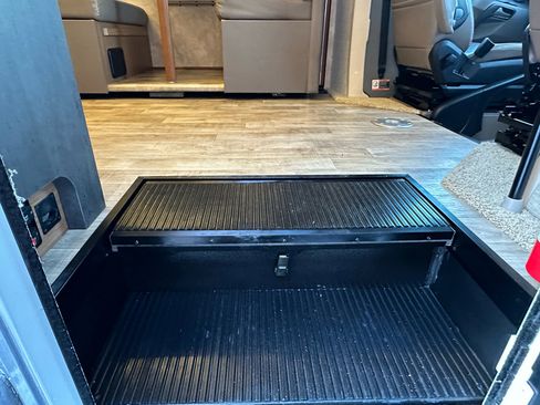 Used 2017 Mercedes-Benz Sprinter 3500 image 31