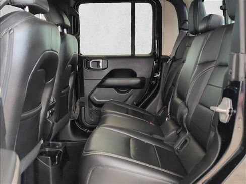 Used 2020 Jeep Gladiator Overland AWD/4WD image 28
