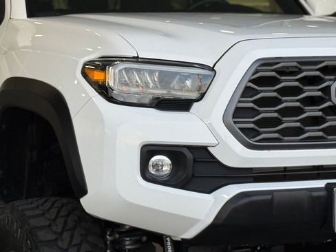 Used 2023 Toyota Tacoma TRD Off-Road image 9