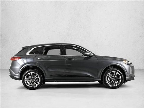 Certified 2025 Audi Q5 Premium w/ Convenience Package AWD/4WD image 4