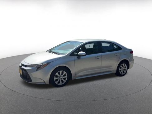 Used 2025 Toyota Corolla LE FWD image 8