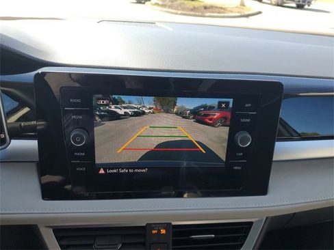 Used 2025 Volkswagen Taos SE w/ Panoramic Sunroof Package image 23