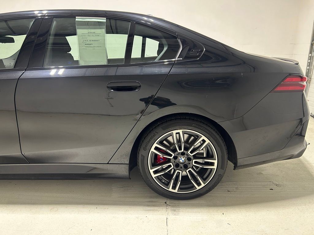 Used 2026 BMW 550e xDrive w/ Premium Package AWD/4WD image 4
