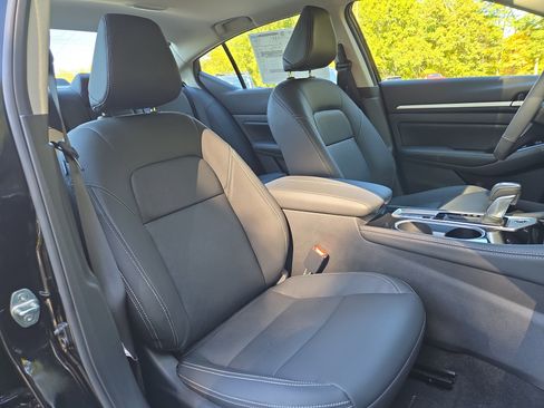 New 2025 Nissan Altima 2.5 SL image 14