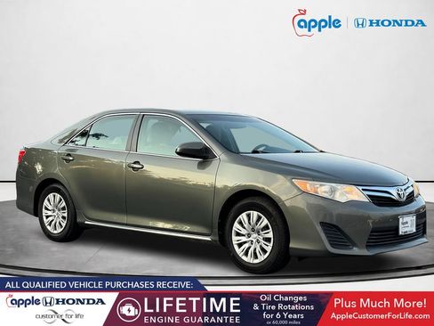 Used 2014 Toyota Camry LE FWD image 1