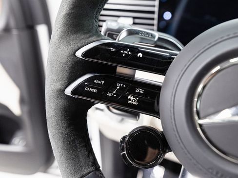 Used 2025 Mercedes-Benz GLS 63 AMG 4MATIC image 11