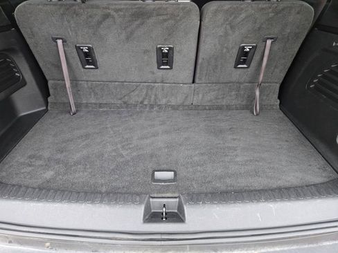 Used 2025 Chevrolet Traverse LT image 32