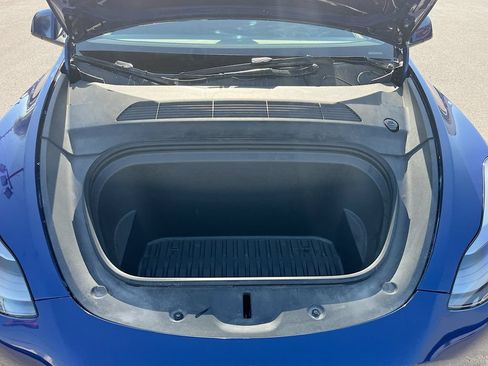 Used 2024 Tesla Model Y Long Range AWD/4WD image 31