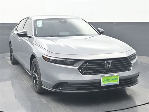 Certified 2025 Honda Accord SE image 2