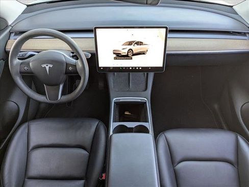 Used 2022 Tesla Model Y Long Range image 19