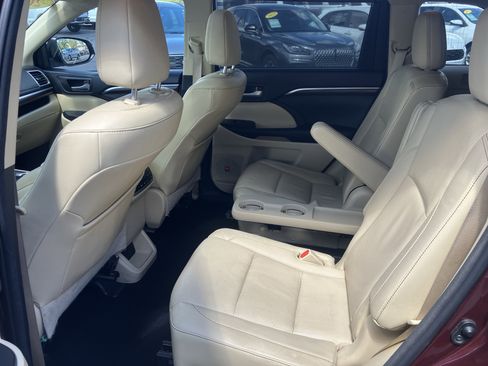 Used 2015 Toyota Highlander Limited Platinum AWD/4WD image 15