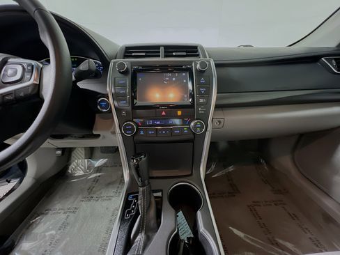 Used 2017 Toyota Camry XLE image 25