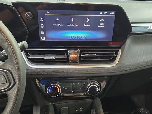 Used 2025 Chevrolet TrailBlazer LT AWD/4WD image 21