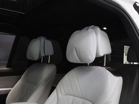 Used 2023 BMW X7 xDrive40i w/ Premium Package AWD/4WD image 40
