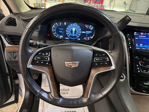 Used 2020 Cadillac Escalade Luxury AWD/4WD image 12