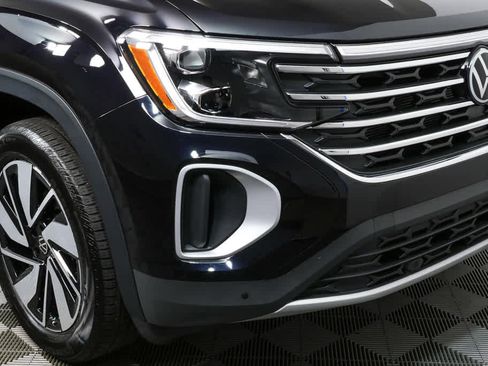 Certified 2025 Volkswagen Atlas SE image 40