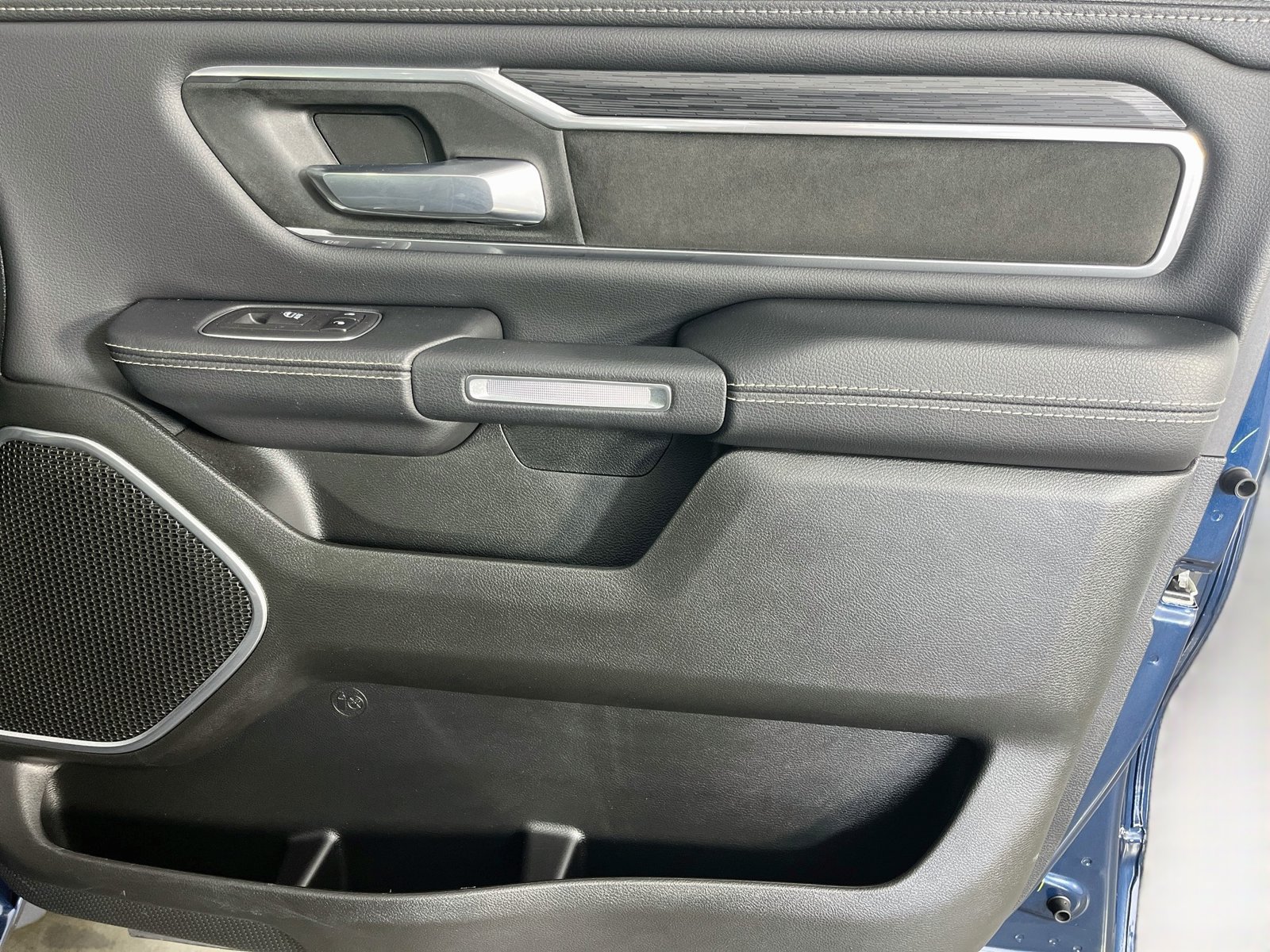 Used 2023 RAM 1500 Laramie AWD/4WD image 38