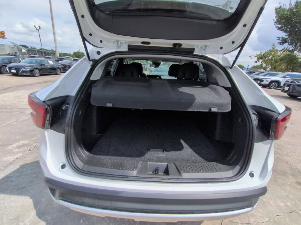 Used 2025 Chevrolet Trax LT w/ LT Convenience Package FWD image 28