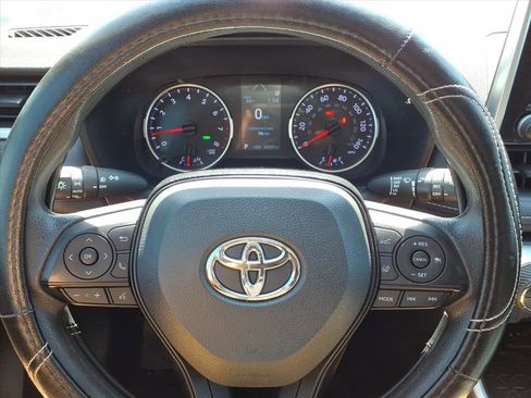 Used 2020 Toyota RAV4 XLE w/ Convenience Package image 12