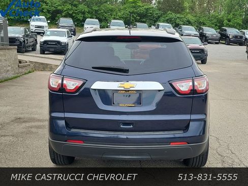 Used 2015 Chevrolet Traverse LT w/ Style and Technology Package FWD image 4