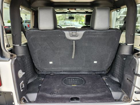 Used 2015 Jeep Wrangler Sahara w/ Dual Top Group AWD/4WD image 34