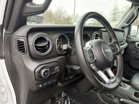 Used 2023 Jeep Wrangler Unlimited Sahara w/ Cold Weather Group AWD/4WD image 22