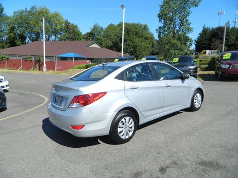 Used 2014 Hyundai Accent GLS image 8