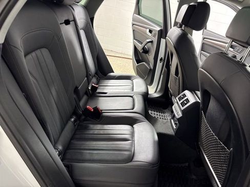 Used 2023 Audi Q5 2.0T Premium w/ Convenience Package image 19