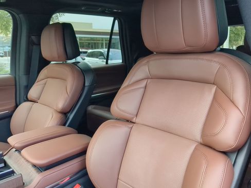 New 2025 Lincoln Navigator Reserve image 11