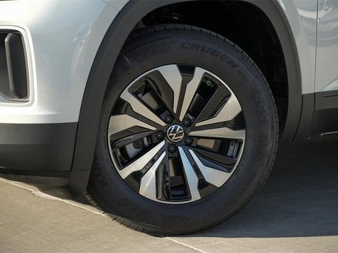 New 2026 Volkswagen Atlas SE image 2