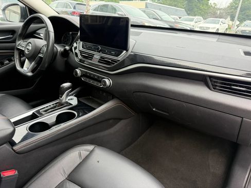 Used 2023 Nissan Altima 2.5 SR w/ SR Premium Package FWD image 13