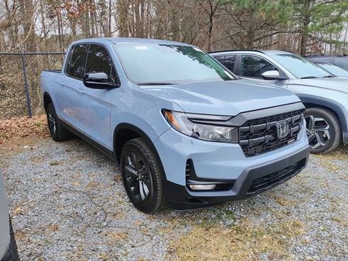 Used 2025 Honda Ridgeline Sport image 3
