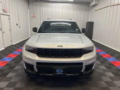 Used 2024 Jeep Grand Cherokee L Limited w/ Luxury Tech Group II AWD/4WD image 7