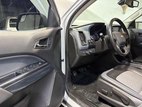 Used 2020 Chevrolet Colorado Z71 AWD/4WD image 16
