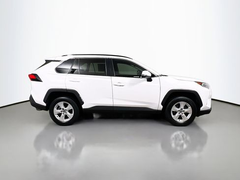 Used 2020 Toyota RAV4 XLE image 3