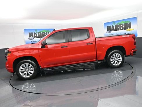 Used 2022 Chevrolet Silverado 1500 Custom image 2
