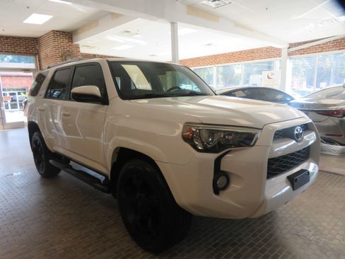 Used 2016 Toyota 4Runner SR5 RWD image 3