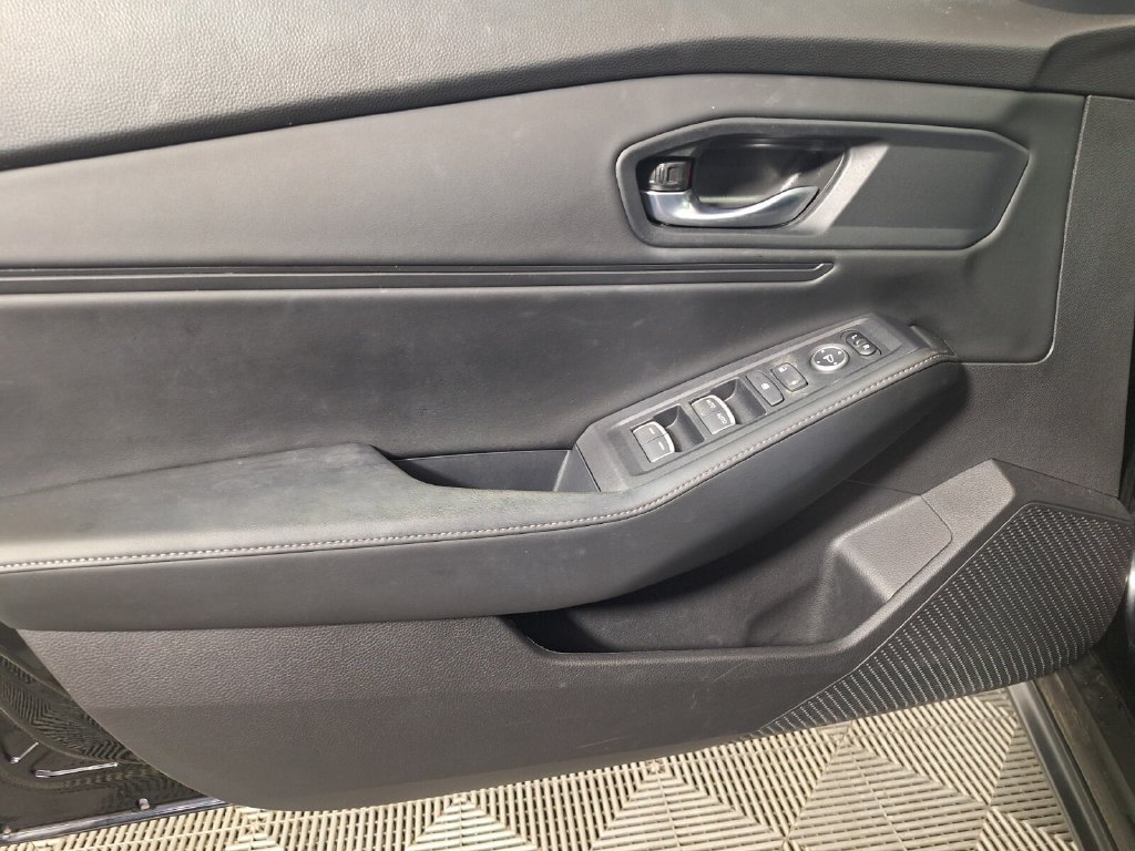 Used 2025 Honda Accord Sport image 30