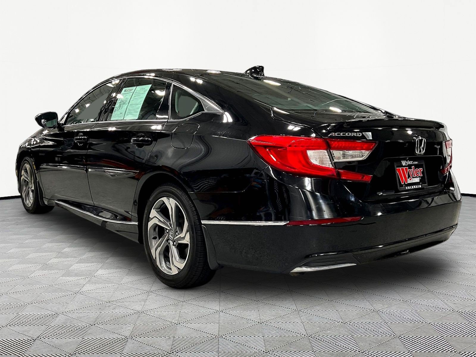 Used 2018 Honda Accord EX image 4