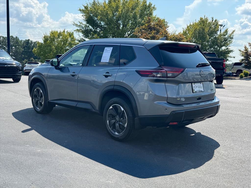 Used 2024 Nissan Rogue SV w/ SV Premium Package FWD image 5