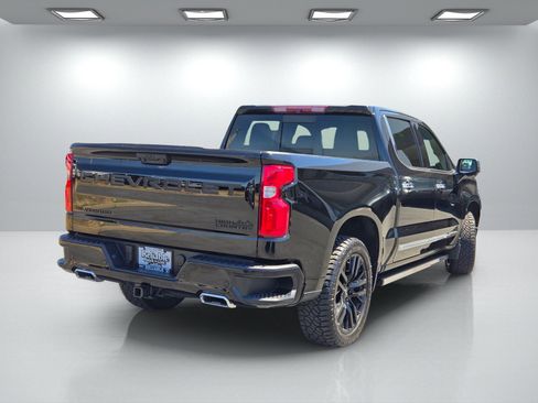 Used 2022 Chevrolet Silverado 1500 High Country w/ High Country Premium Package AWD/4WD image 4