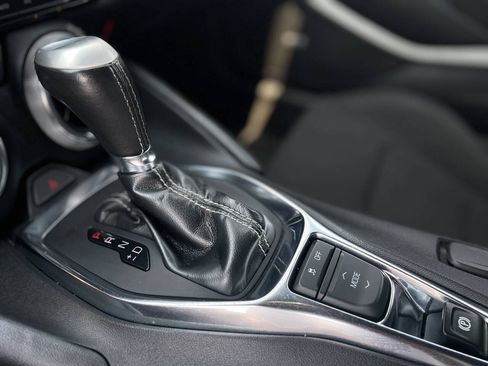 Used 2021 Chevrolet Camaro LT w/ Technology Package RWD image 20