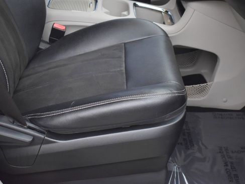 Used 2019 Dodge Grand Caravan SXT image 42