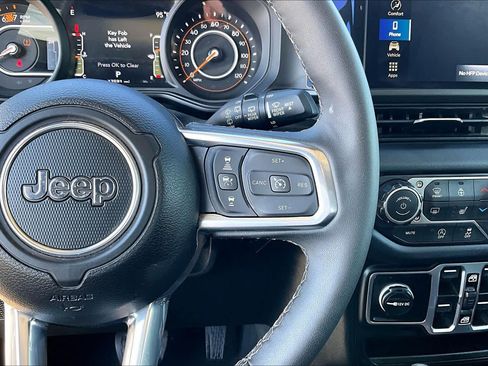 Used 2026 Jeep Wrangler Unlimited Sahara AWD/4WD image 25