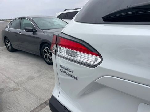 Used 2024 Toyota Corolla Cross LE image 4